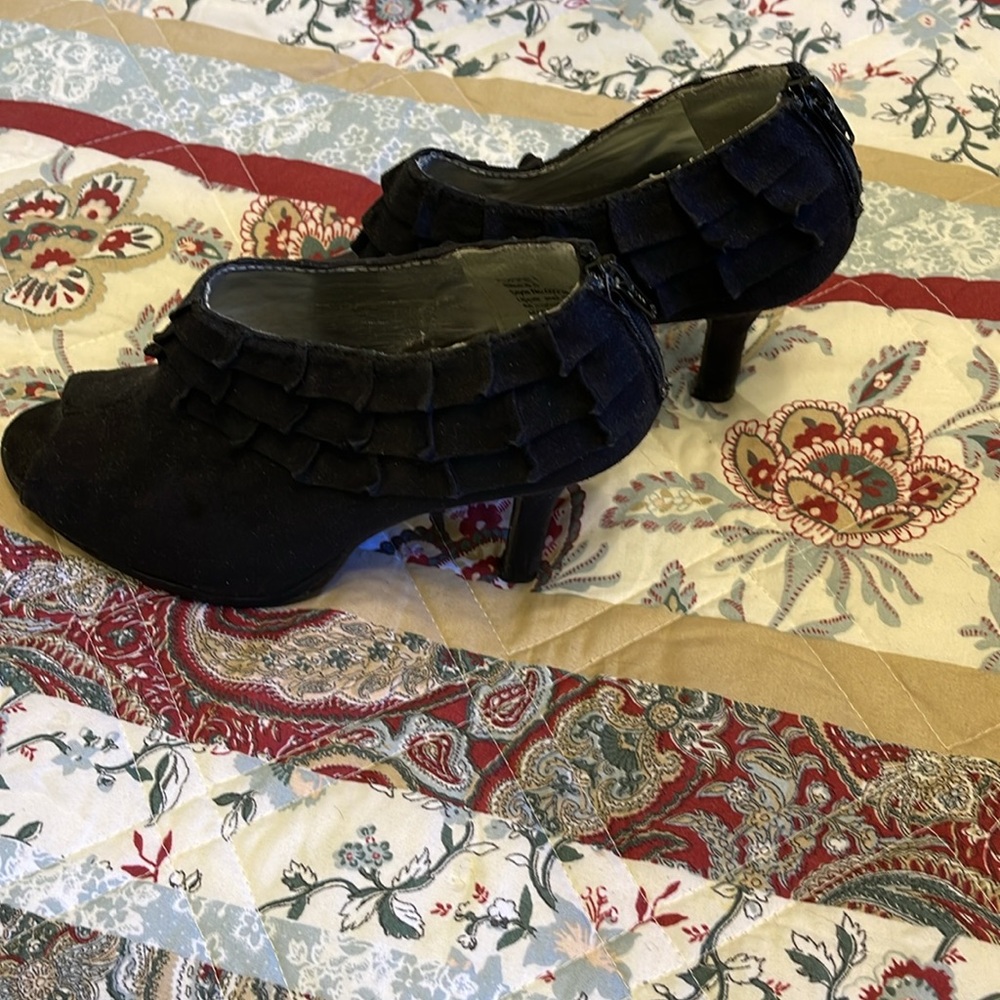 Rampage Black Suede Ruffled Stilettos Booties - Picture 3 of 12